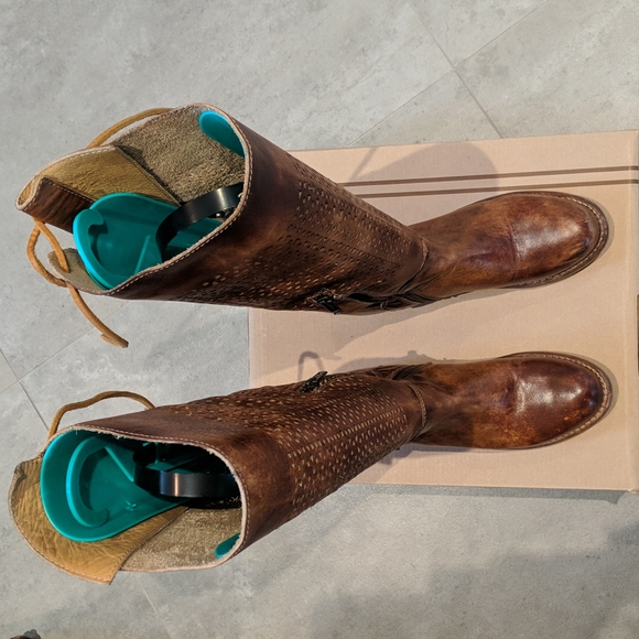 Bed | STU boots - Picture 2 of 9